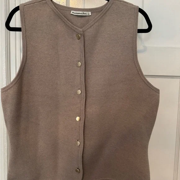 Brown Button-Up Sleeveless Top - Picture 1 of 2